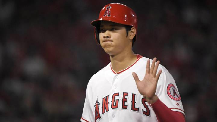 Shohei Ohtani sale de partido de los Angels