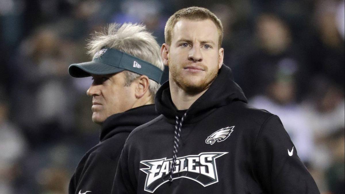 Carson Wentz junto a Doug Pederson