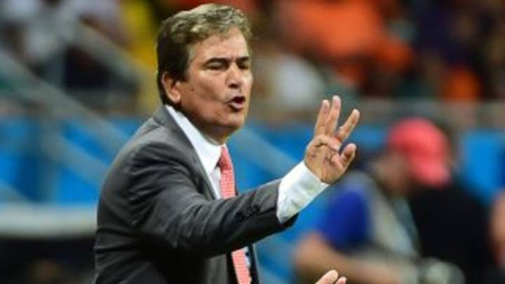 Jorge Luis Pinto levantó la mano para dirigir a Colombia