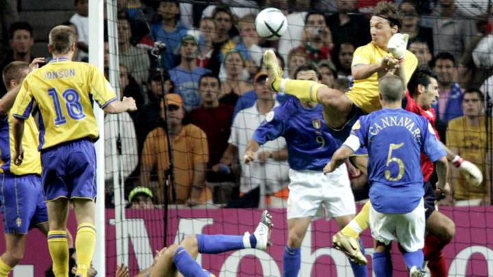 Hace 14 años, en la Eurocopa de 2004, el sueco se mandó uno de los grandes goles en la historia de la competencia. Su víctima fue Gianluigi Buffon