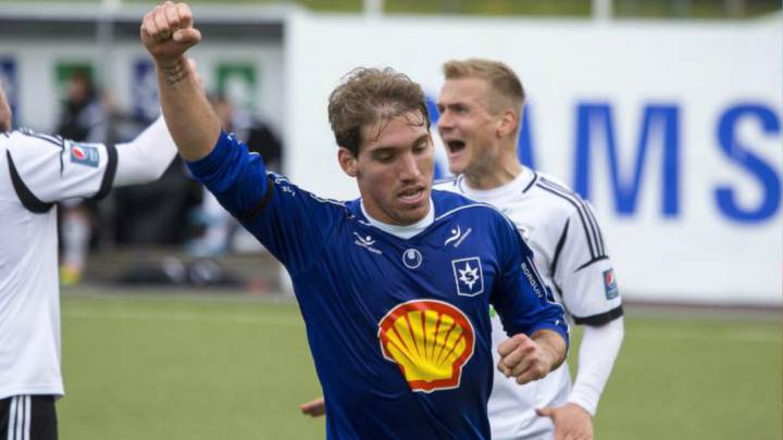 Fue el primer y único futbolista cuscatleco en jugar en el magno evento europeo a nivel de clubes. Hombre especial en la historia del fútbol salvadoreño