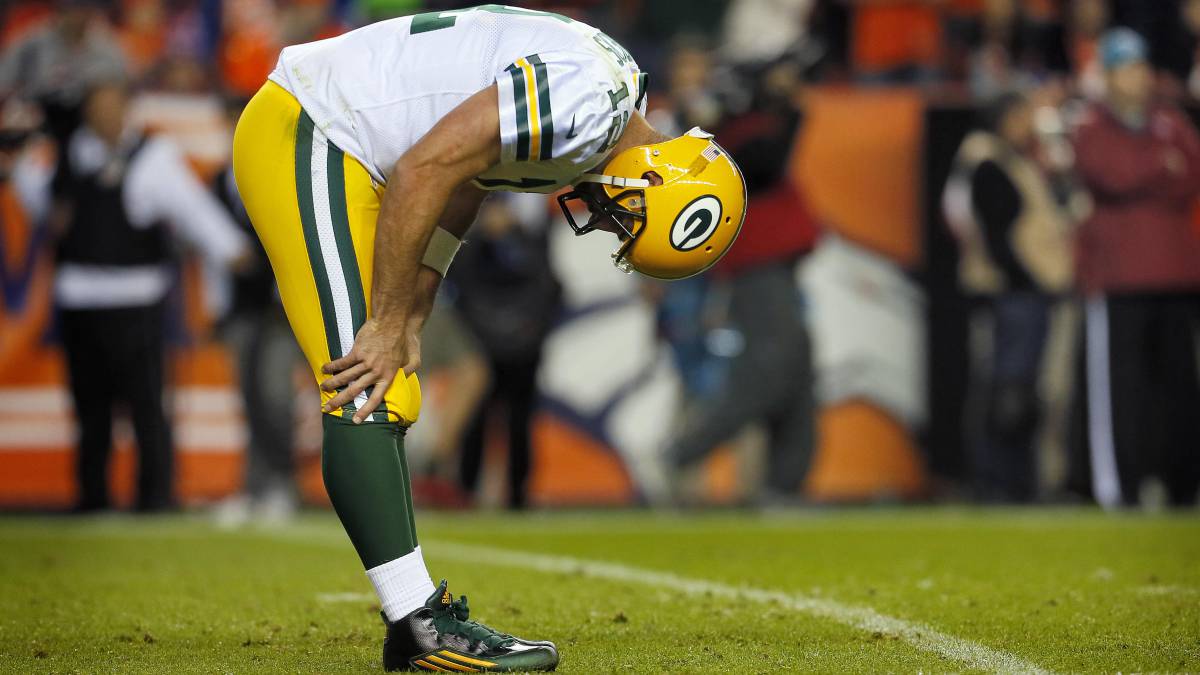 Aaron Rodgers se toma las rodillas