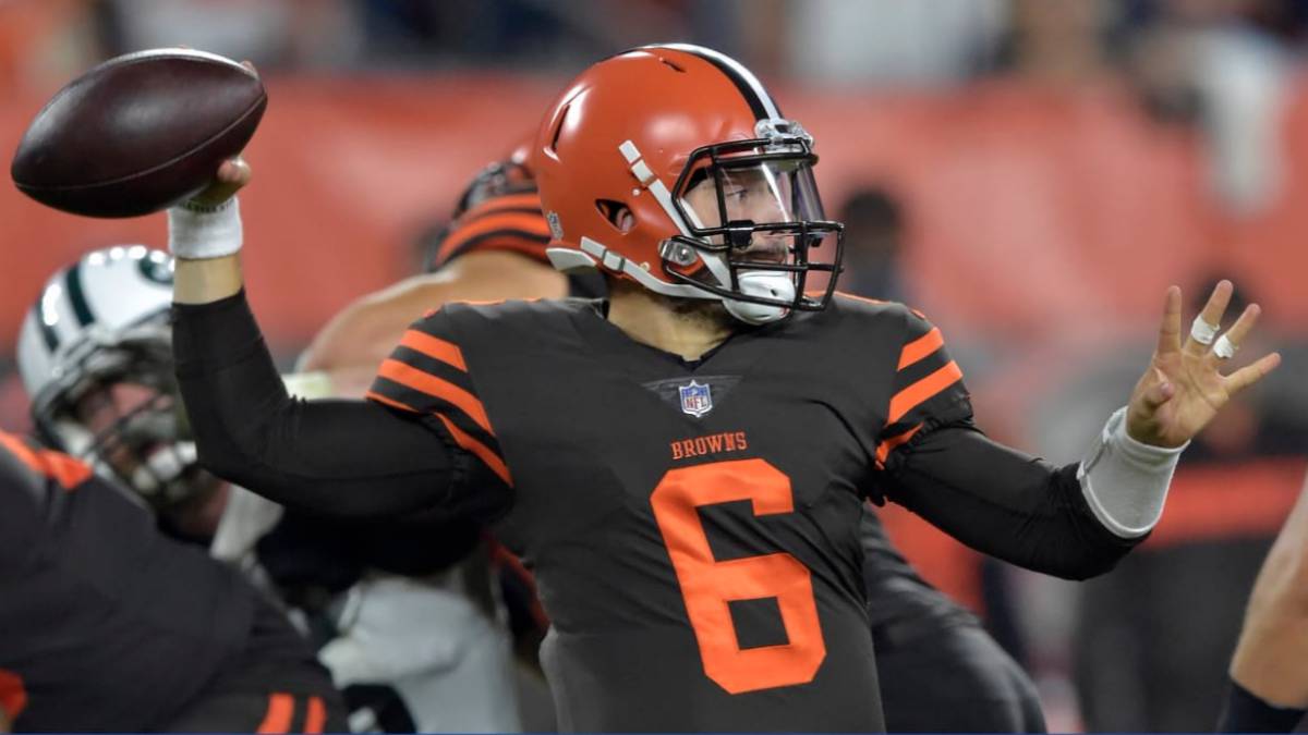 Baker Mayfield lanza el ovoide