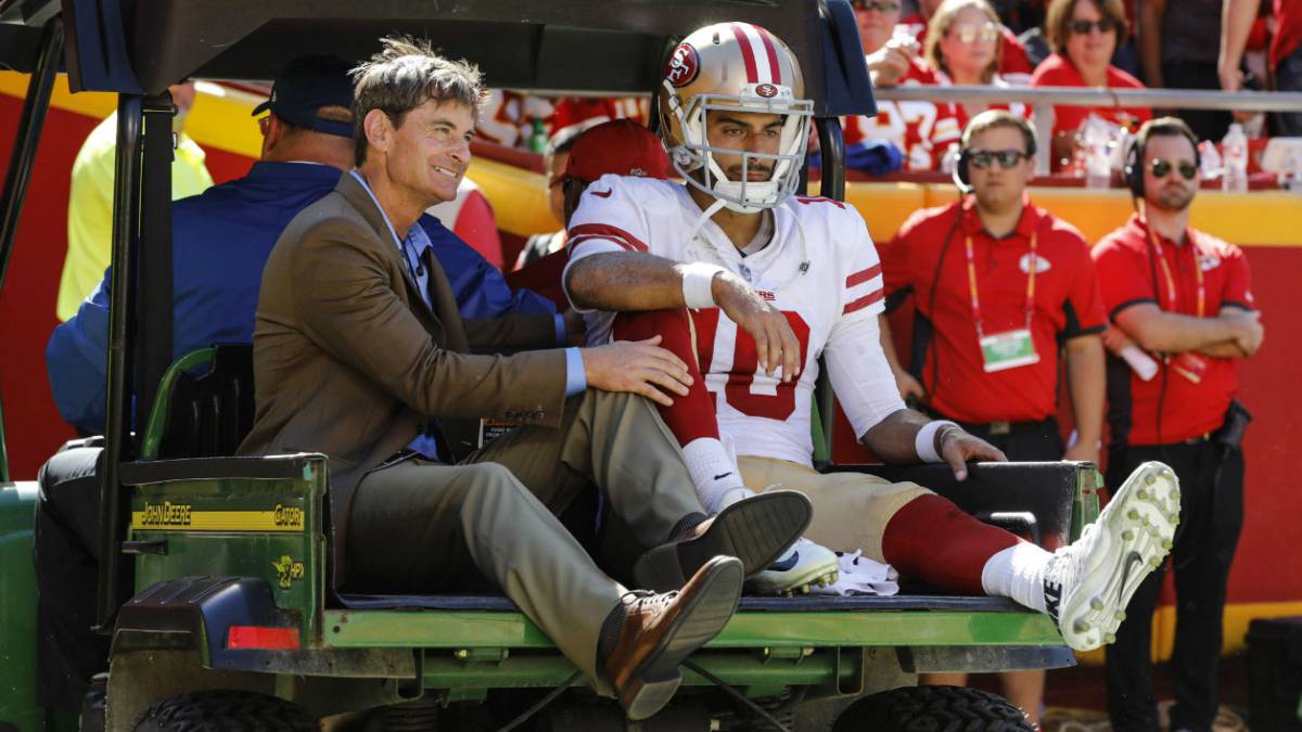 Jimmy Garoppolo sale lesionado del Arrowhead