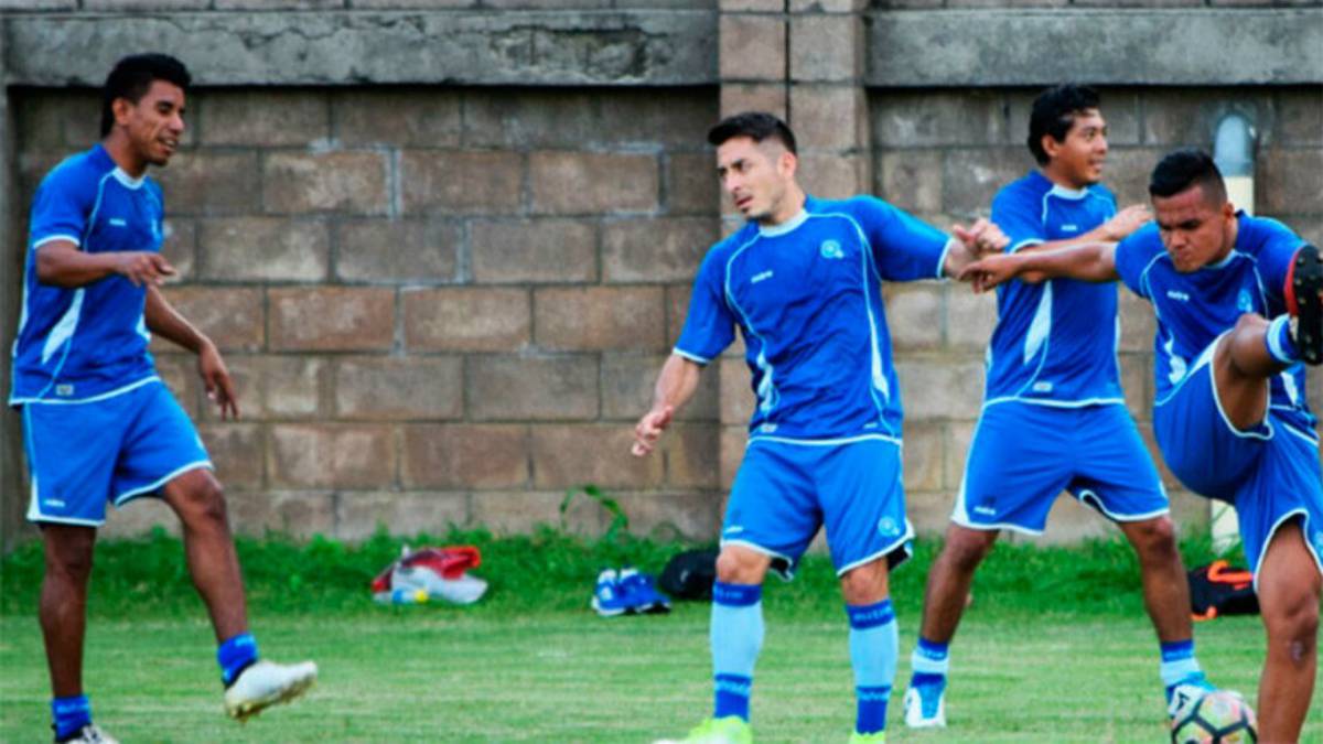 Seleccion Salvadoreña entrenando