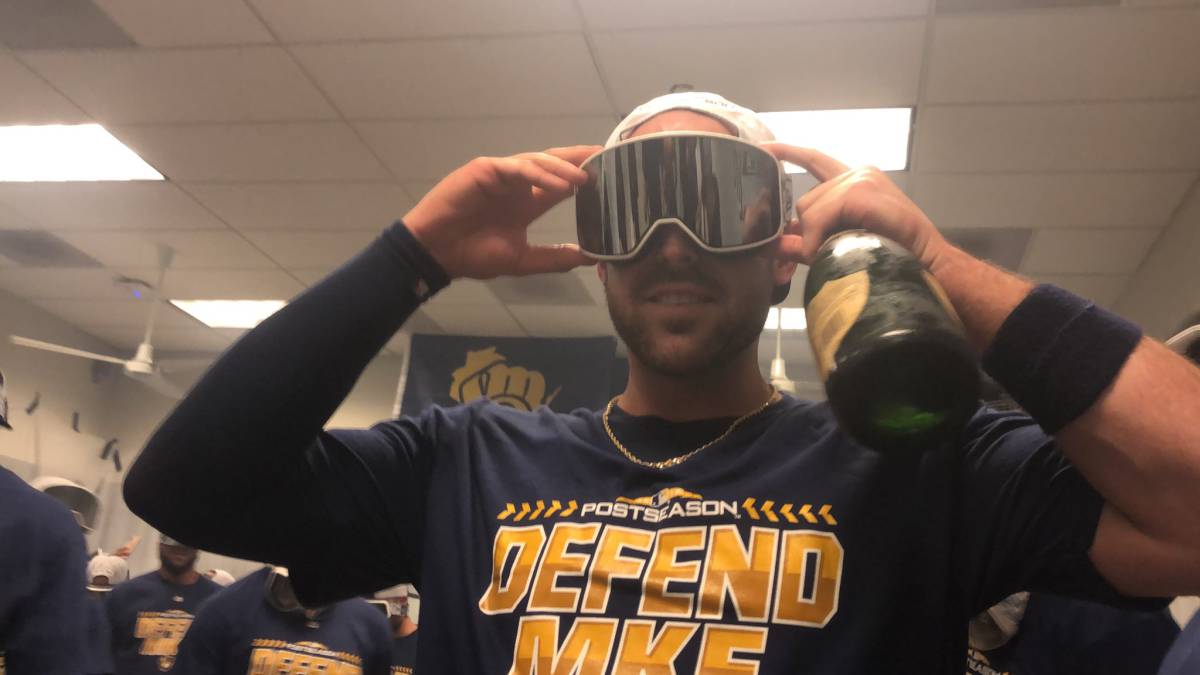 Travis Shaw celebra pase a postemporada