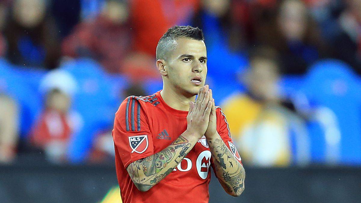 El jugador franquicia de Toronto FC, Sebastian Giovinco y su agente Andrea D'Amico estudian la posibilidad de llegar al AC Milan en un futuro no muy lejano.