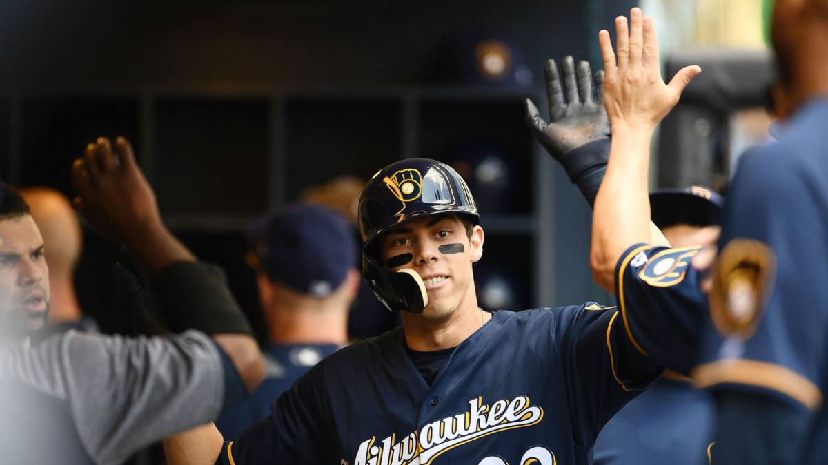 Christian Yelich festeja en el dugout