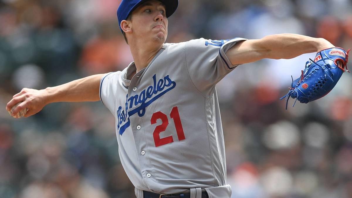 Walker Buehler hace un lanzamiento