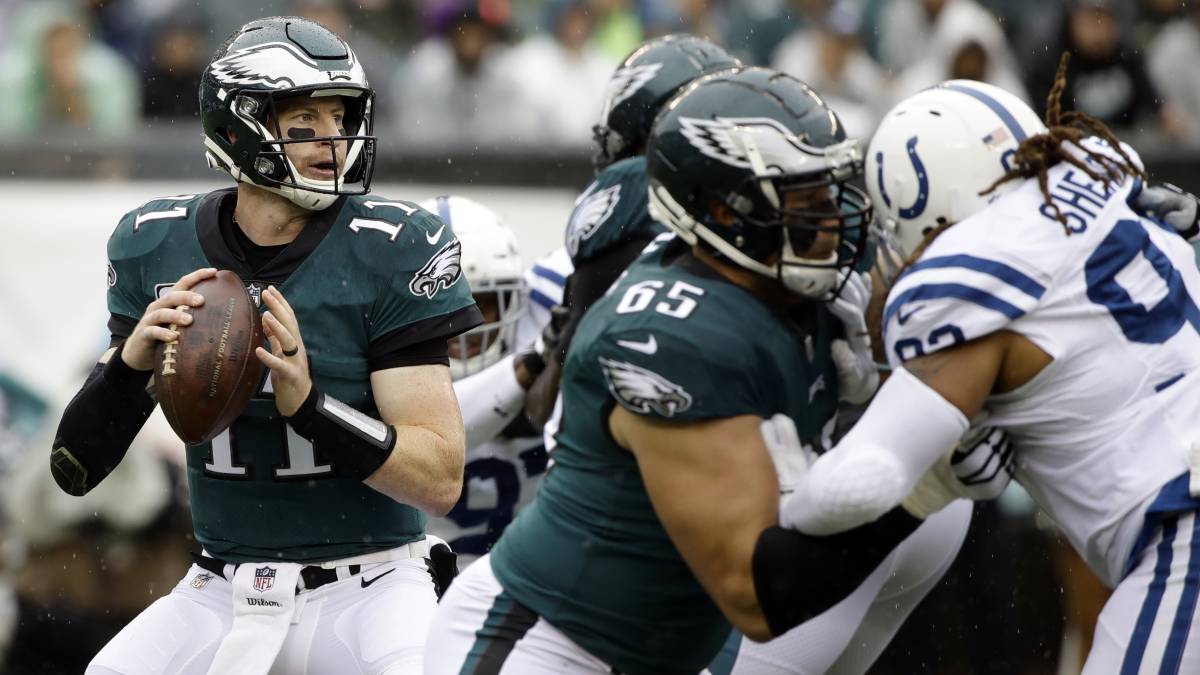 Carson Wentz en partido contra Colts