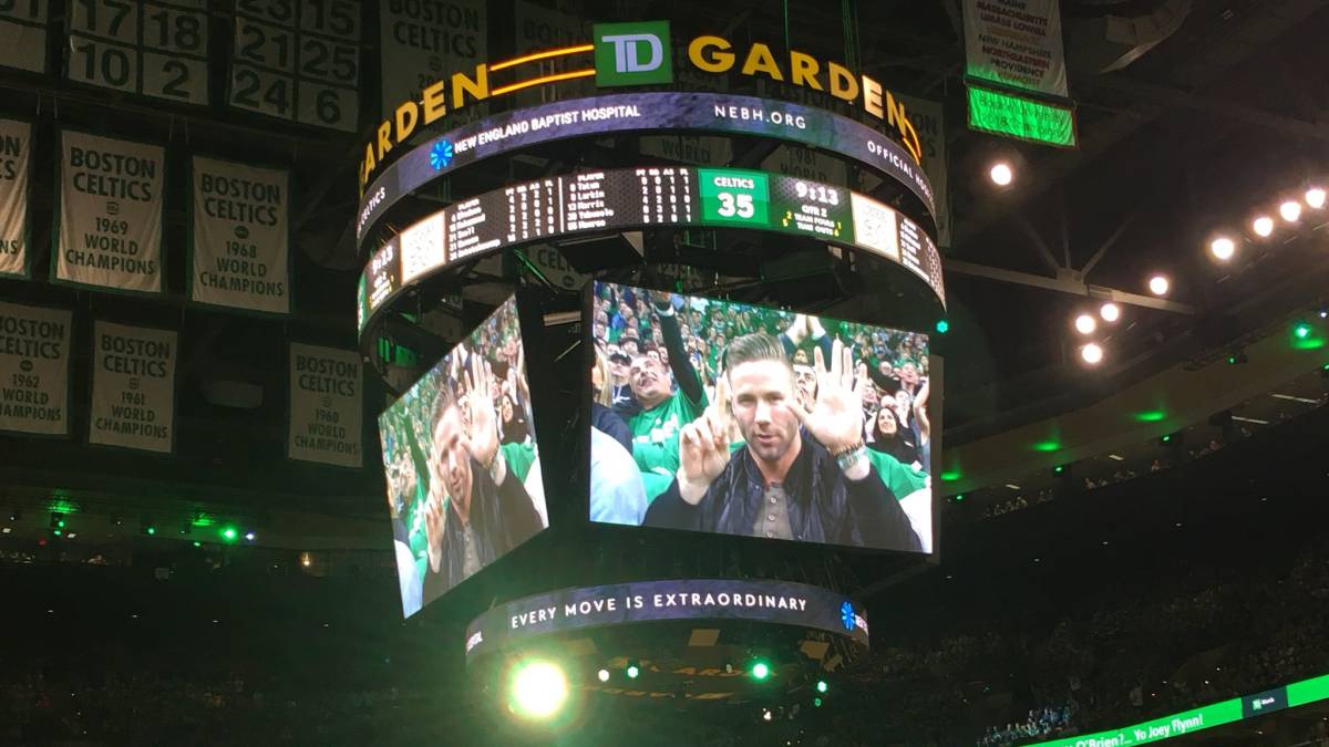 Julian Edelman en la pantalla del TD Garden