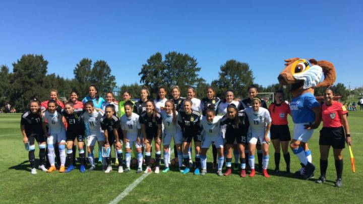 Jugadoras de fútbol posando para una fotografía
