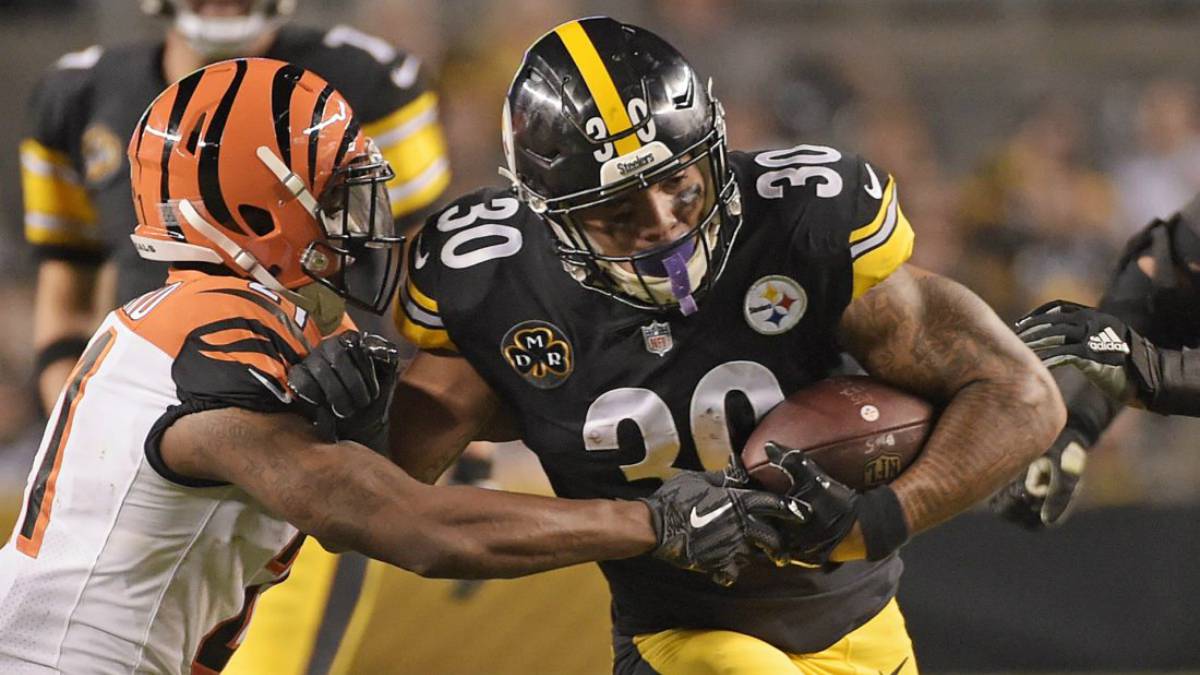 James Conner recibe un tackle