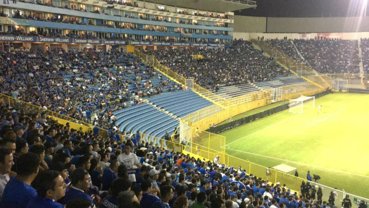 Aficionados Salvadoreños en Cuscatlán