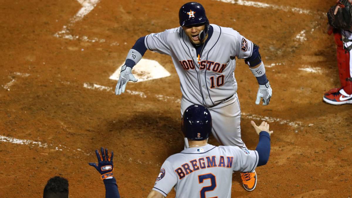 Yuli Gurriel festeja cuadrangular