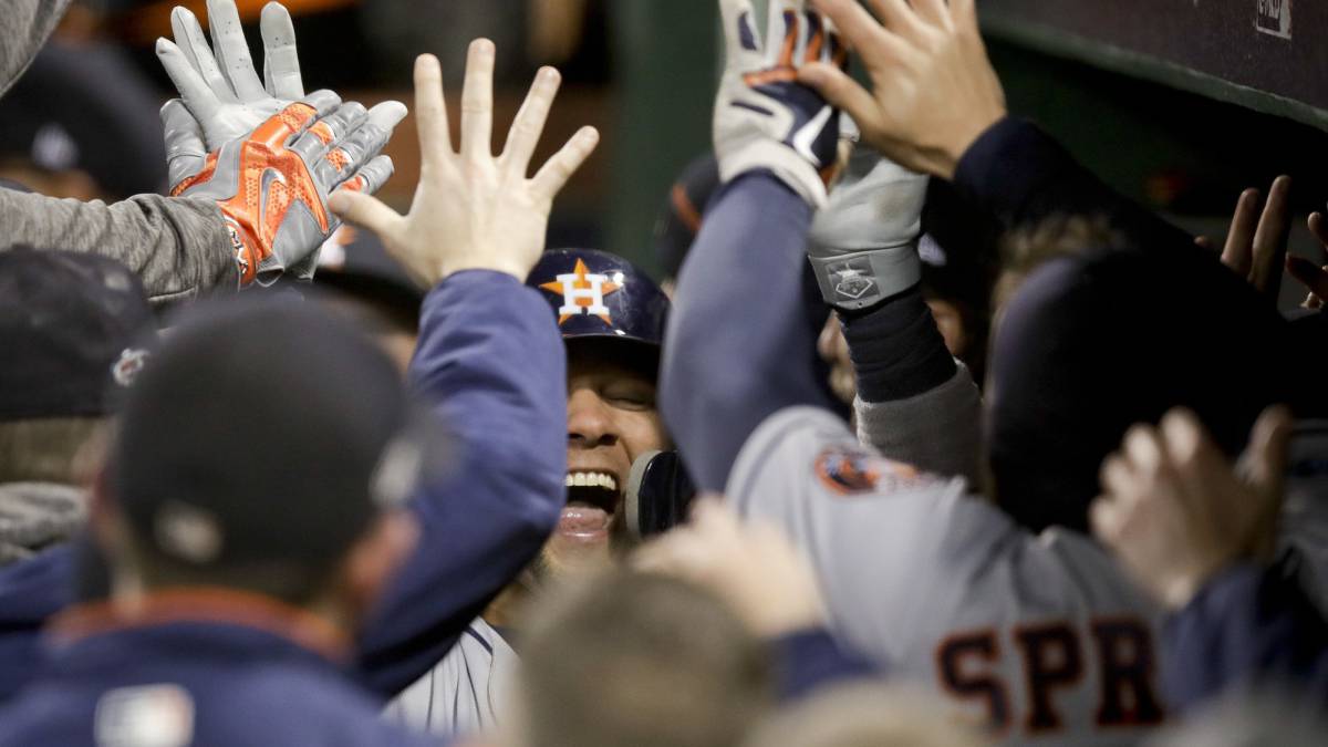 Dugout de los Astros festejan