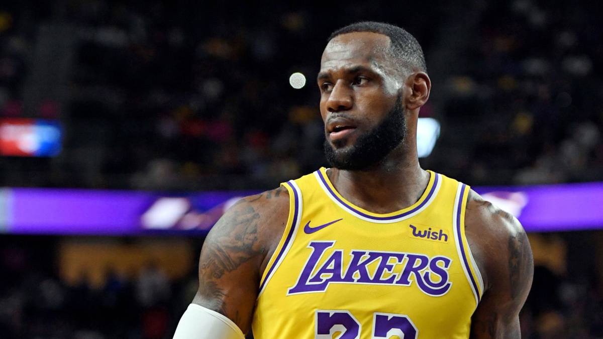 ¿Cuándo debuta LeBron James con Los Ángeles Lakers?