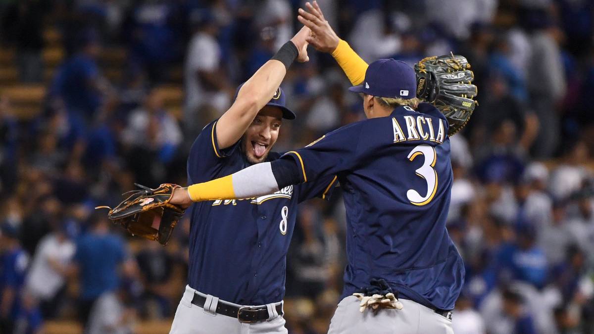 Milwaukee derrota con autoridad a Dodgers y se adelanta