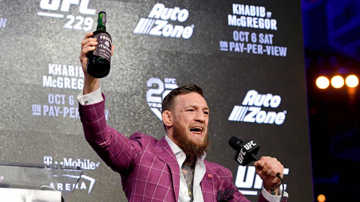 El peleador irlandés de la UFC, Conor McGregor, regaló 10 entradas para el primer juego de la Serie Mundial a un departamento de bomberos en Boston.