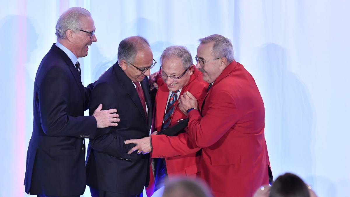 Este sábado se llevó a cabo la investidura de la Clase 2018 del Salón de la Fama de Fútbol de USA, entre los investidos se encuentra el comisionado de la MLS.