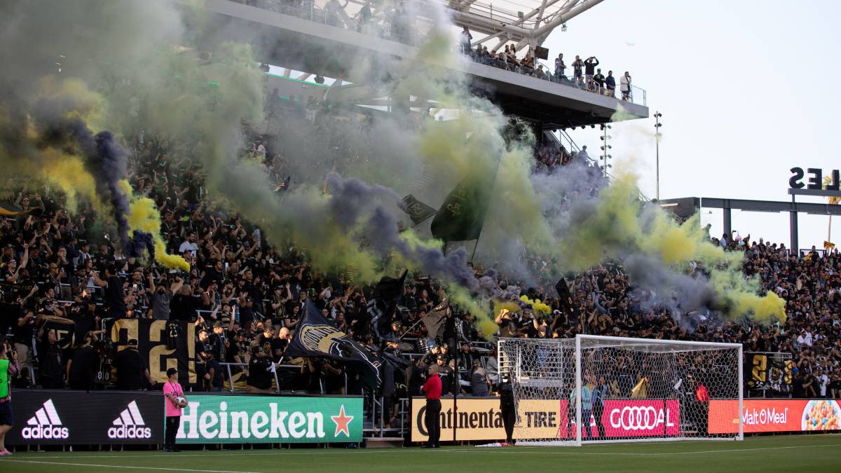 ¡Pura pasión! Se hace viral video de la afición del LAFC de Vela