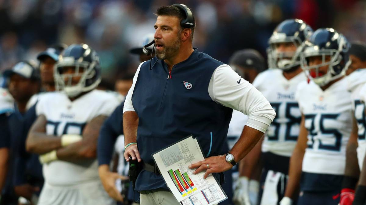 Mike Vrabel en partido de Titans