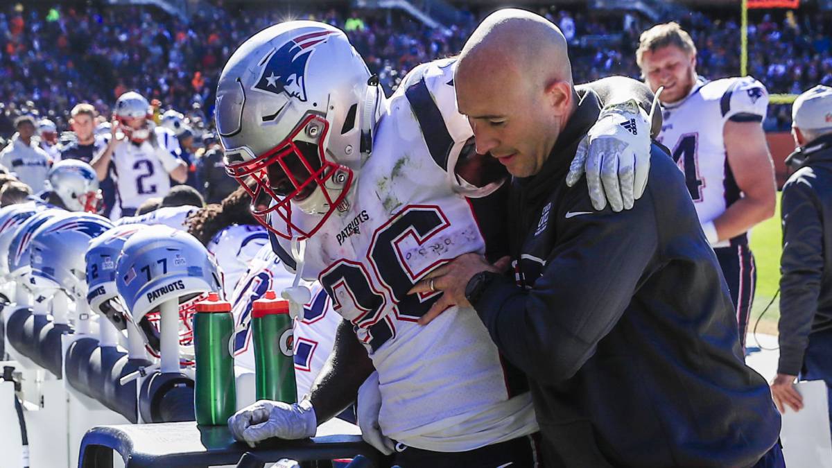 Sony Michel sale lesionado de Soldier Field