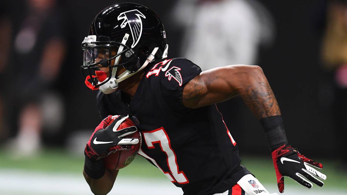 Marvin Hall con el balón en su posesión