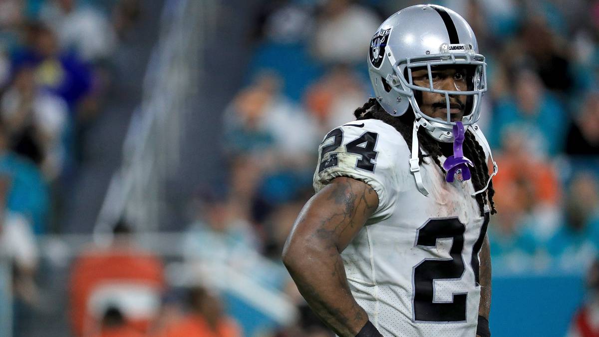 Marshawn Lynch en partido de Raiders