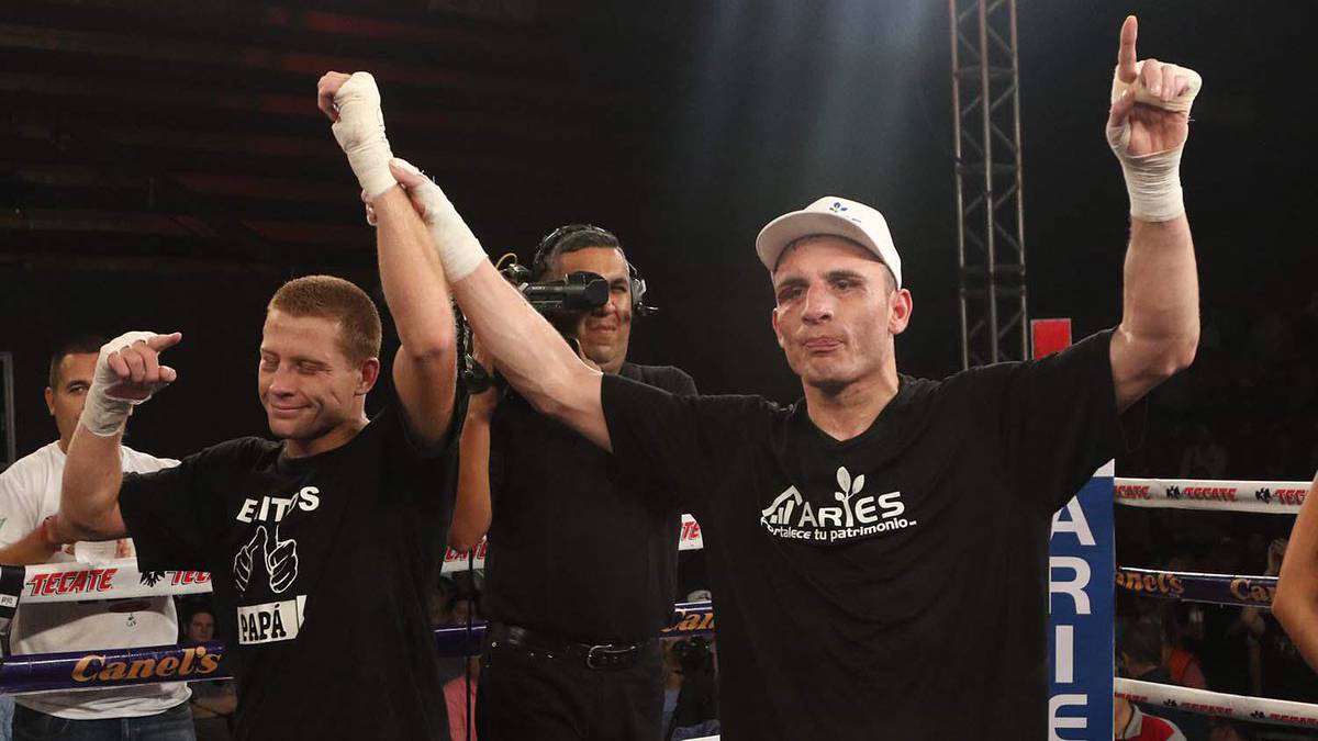 El hijo de Julio César Chávez venció al argentino Nicolás Luque en la pelea del sábado por decisión unánime 96-94 en su natal Culiacán, Sinaloa.
