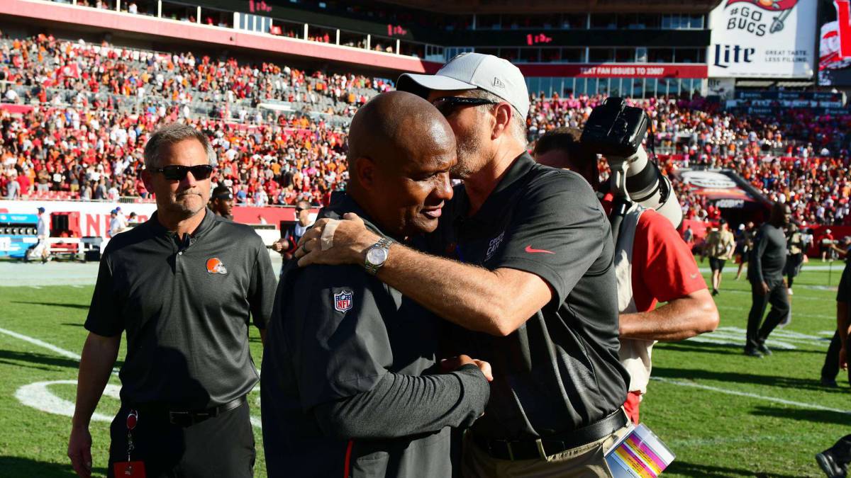 Los Browns finalmente despiden a Hue Jackson