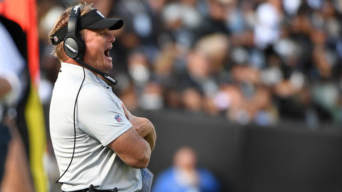Jon Gruden en partido de los Raiders