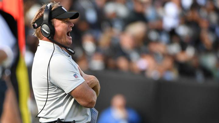 Jon Gruden en partido de los Raiders