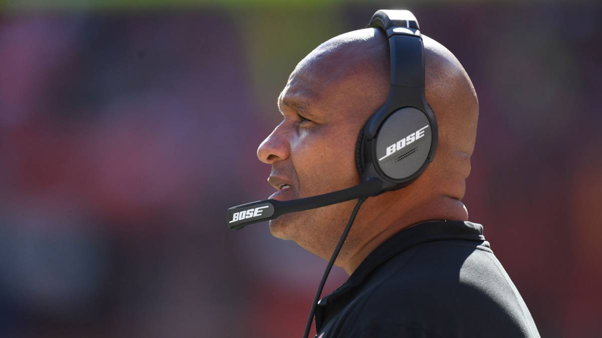Hue Jackson en partido de los Browns