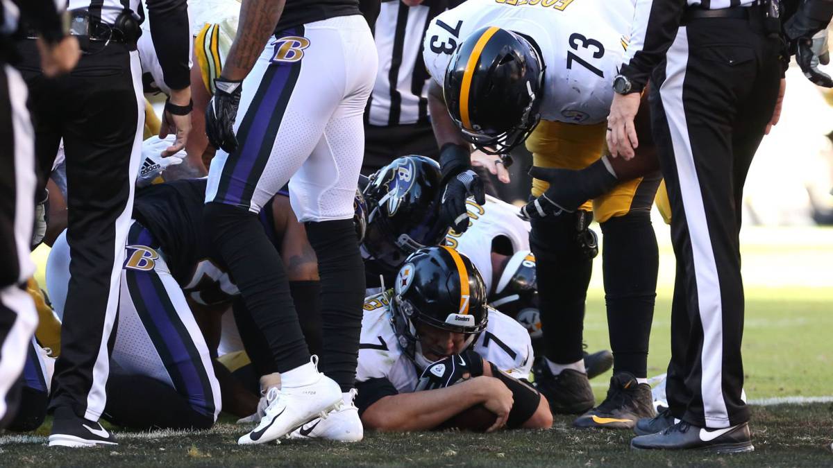 Ben Roethlisberger marca touchdown contra Ravens