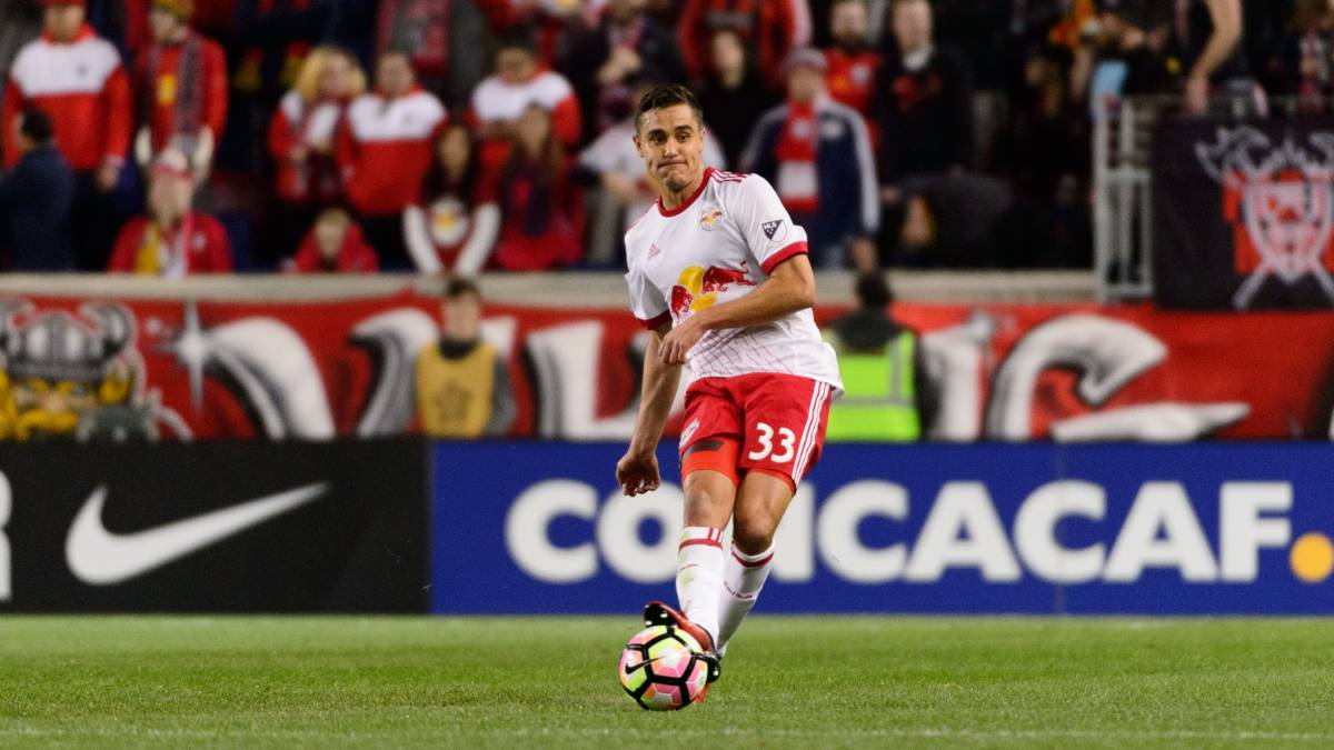 Aaron Long es galardonado como el defensa del año en la MLS