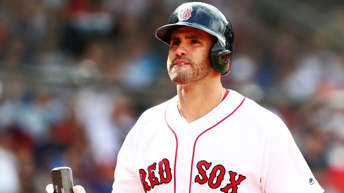 J.D. Martínez hace historia en la MLB con dos bats de plata