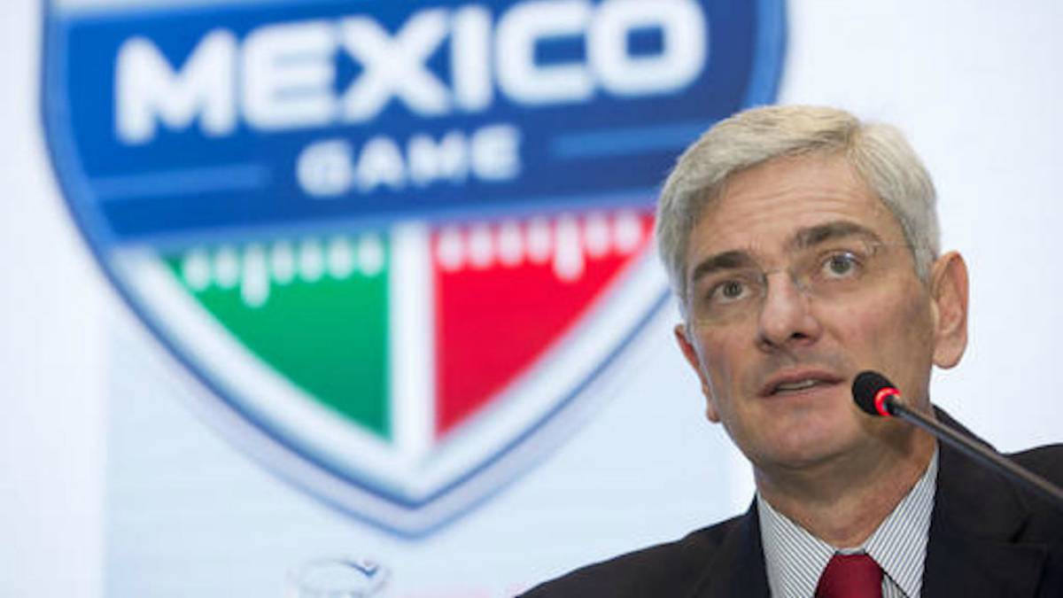 Arturo Olivé en conferencia de prensa por juego de NFL en México