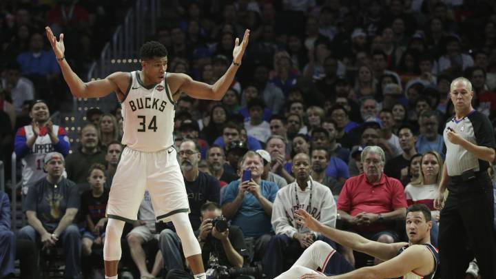 Giannis Antetokounmpo muestra su afición al LAFC de la MLS