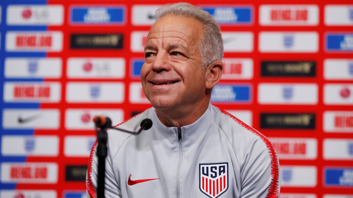 Dave Sarachan: "Venimos a ganar, no a hacer tributo a Rooney"
