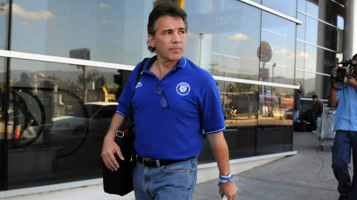 Carlos de los Cobos vio bien el funcionamiento de la Selección de El Salvador a pesar de la derrota ante Bermudas en el encuentro del viernes.