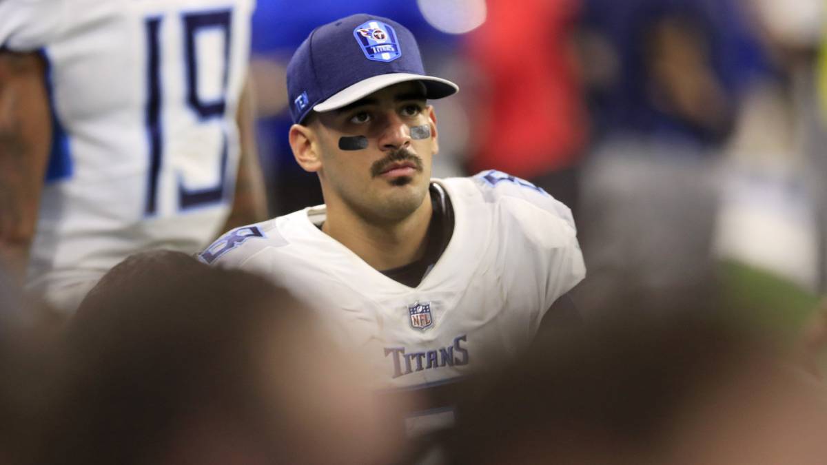 Marcus Mariota se lesiona el codo en juego contra Colts