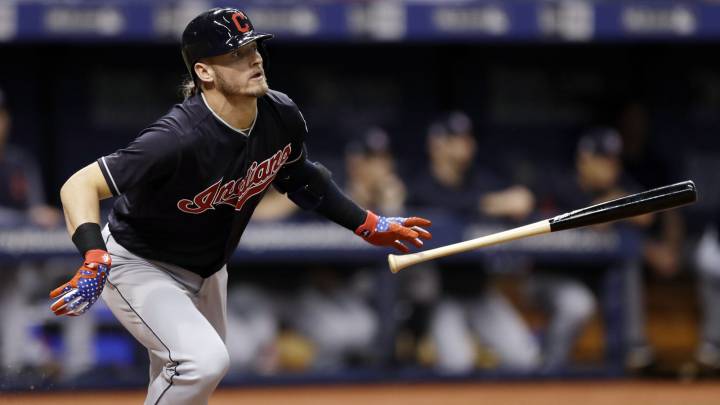 Josh Donaldson jugando para los Indians