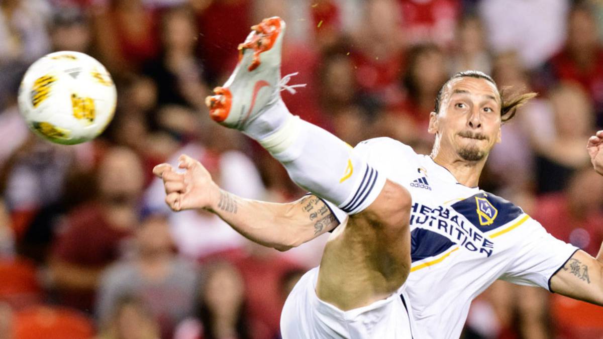 Zlatan Ibrahimovic recuerda su gol 500 con acción de ninja