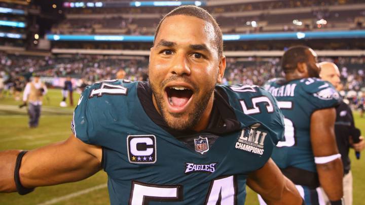 Kamu Grugier-Hill en partido de Philadelphia