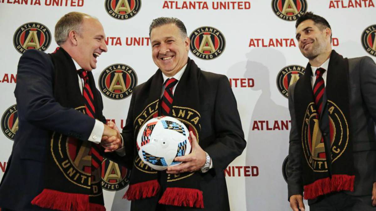 Este lunes todo el plantel campeón de la MLS celebró junto a su afición y uno de los momentos más especiales se dio cuando Martino levantó la MLS Cup