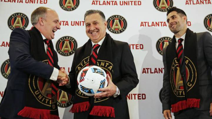 Este lunes todo el plantel campeón de la MLS celebró junto a su afición y uno de los momentos más especiales se dio cuando Martino levantó la MLS Cup