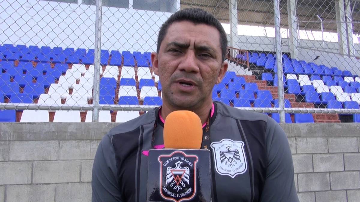 Carlos Romero, entrenador de Águila, confirmó al terminar el encuentro de semifinales del torneo Apertura que hubo una división en el camerino.
