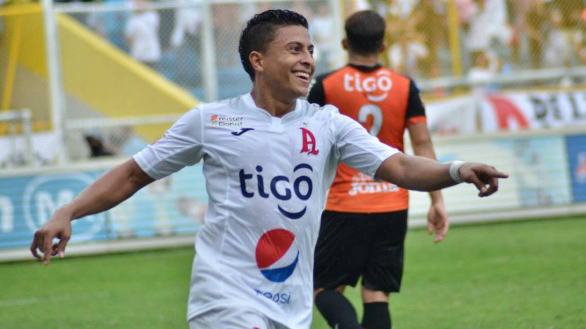 Se acerca la fecha para votar por los mejores profesionales de Concacaf en el mundo de fútbol. Dos árbitros y un jugador son los minados salvadoreños.