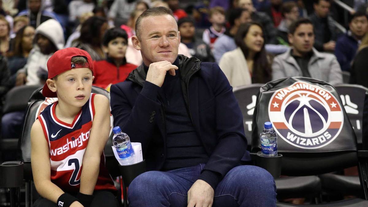 Wayne Rooney manda mensaje de apoyo a Rocky Fielding